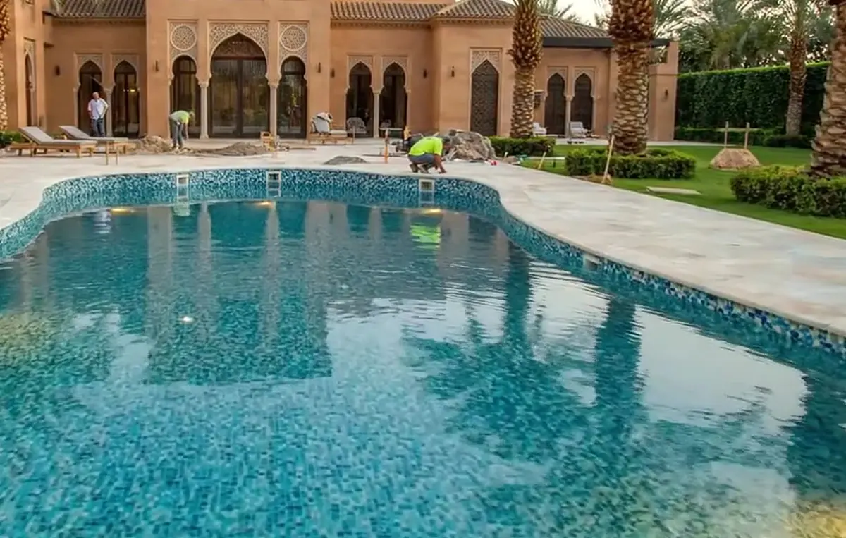 Piscine à débordement — Débordement face à l’Atlas