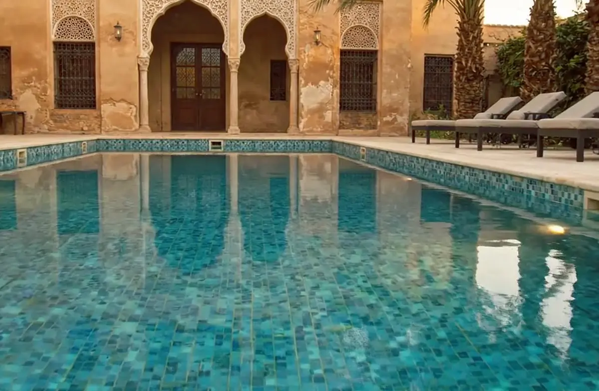 Piscine de riad — Bassin de patio en médina